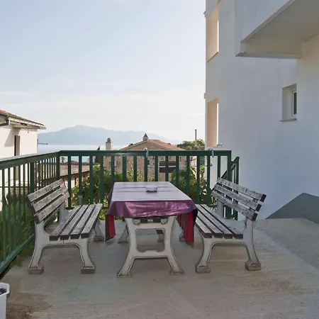 Apartamento Zderic 735 Gradac (Split-Dalmatia)
