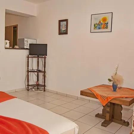 Zderic 735 Gradac (Split-Dalmatia)